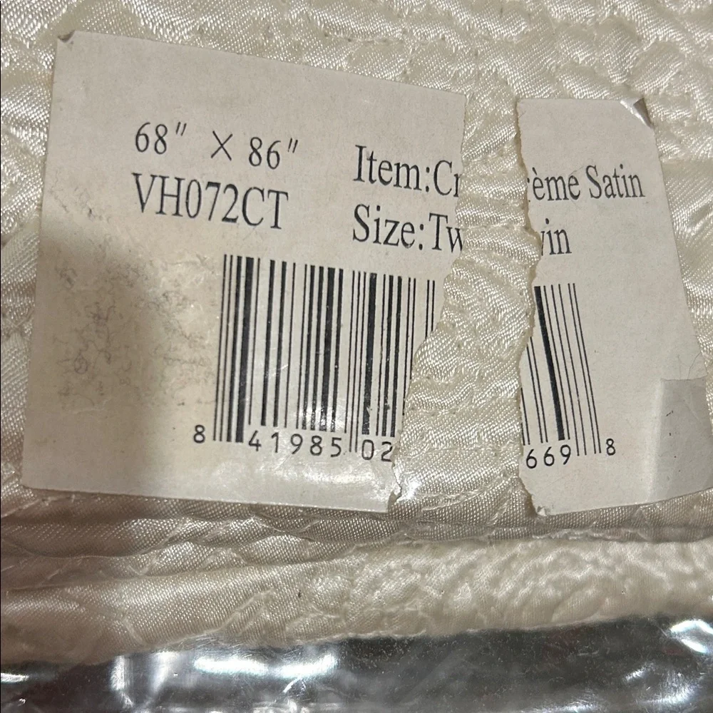 Cream Victorian Heart Twin Bedspread